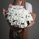 Букет из 25 кустовых хризантем в крафте