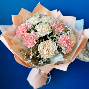 Букет из гвоздик с лимониумом