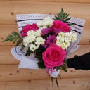 Букет «Мелодия цветов» из хризантем и роз