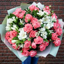 Букет «Счастливый момент.» из роз и альстромерий