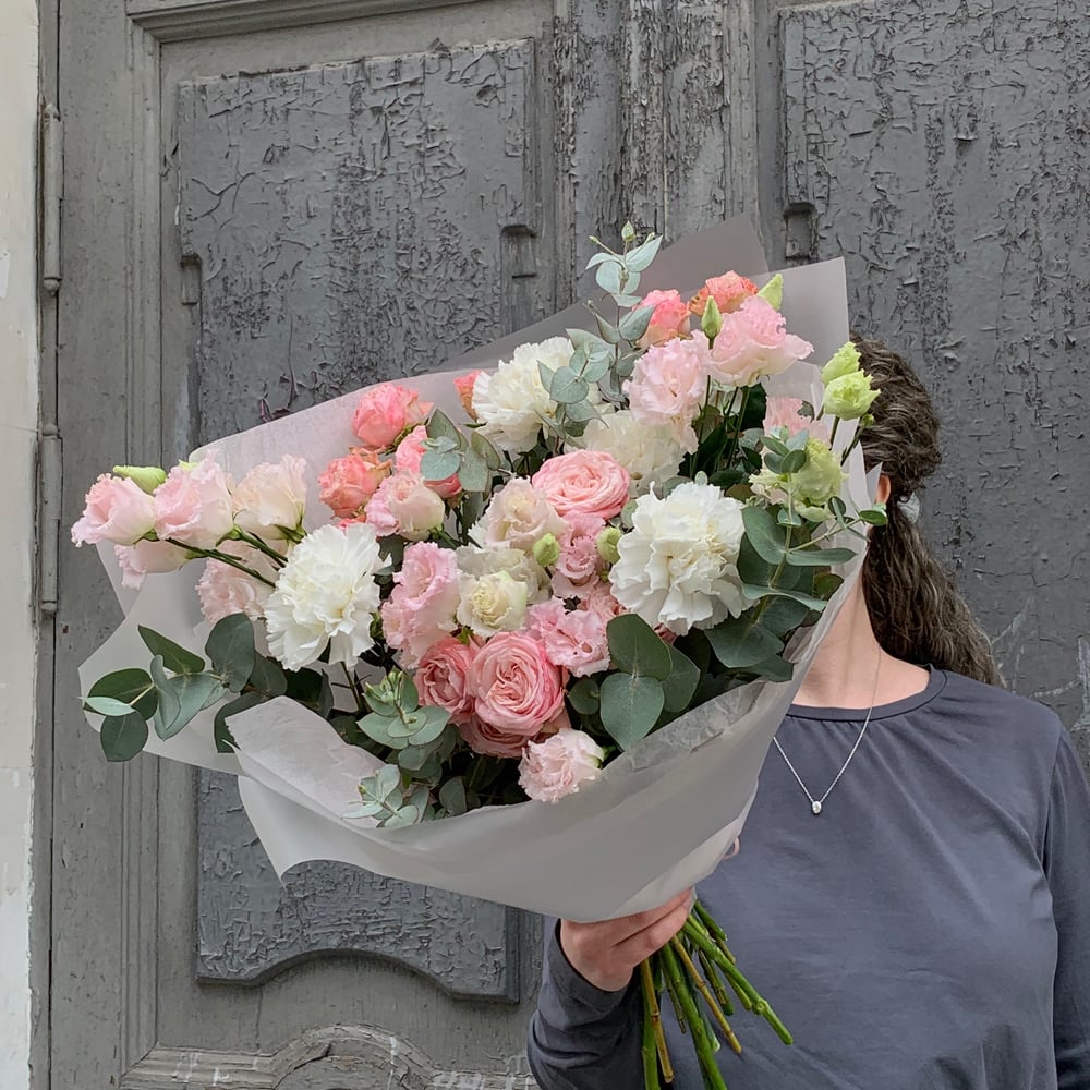 Букет Маршмеллоу из гвоздик и роз