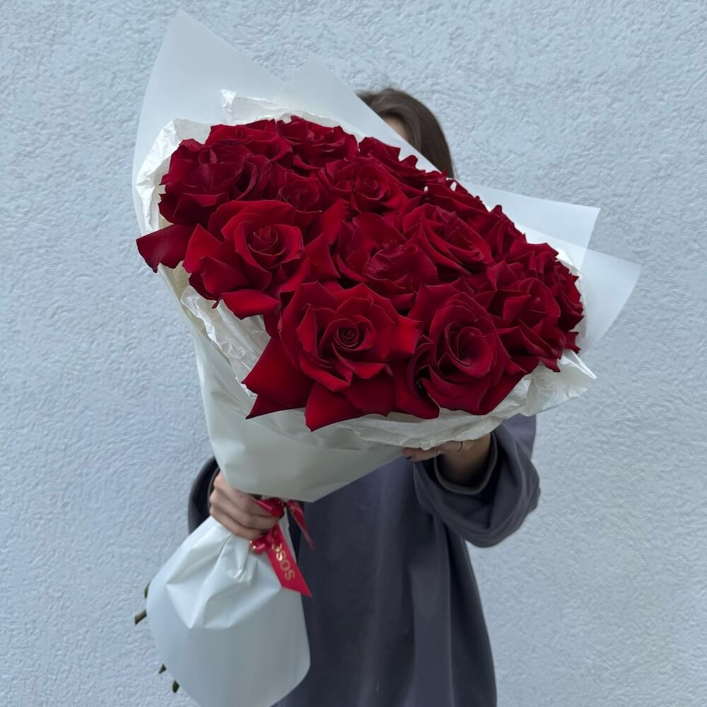 Монобукет из 15 красных французских роз