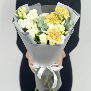 Букет «Пылающее зарево» из эустом и гвоздик