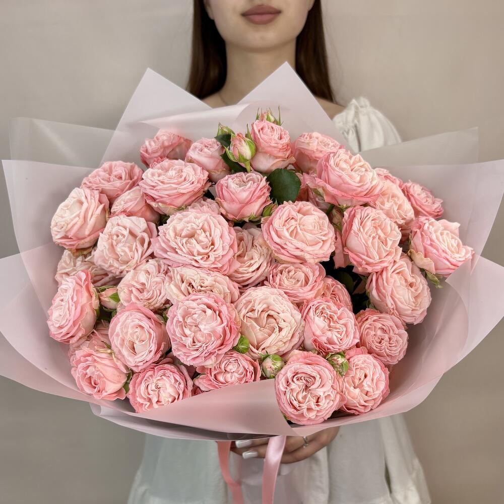 Букет из кустовой пионовидной розы