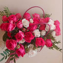 Коробка с цветами «Букет кустовых роз в сумке»