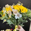 Букет «Весенний» из хризантем и альстромерий