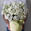 Эустома в шляпной коробке