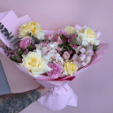 Букет «Ноты нежности» из роз и гвоздик