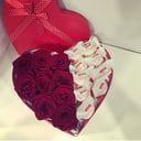 Подарочный набор «Коробка с розами и конфетами»