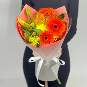 Букет «Огненный вихрь» из гербер и хризантем