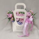 Коробка с цветами «Сумочка с лавандовыми пионовидными розам»