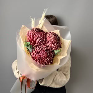 Букет из шикарных хризантем - шоколад