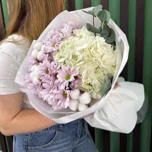 Букет из сиреневых хризантем