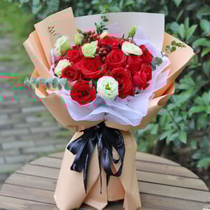 Букет «Просто люблю тебя» из роз и эустом