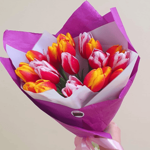 Букет тюльпанов в упаковке