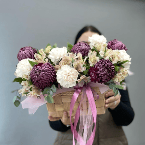 Корзина с хризантемой,альстромерией и тд