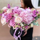 Корзина с цветами «Лиловая» из эустом и экзотических цветов