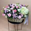 Вау корзина из эустом и гортензий