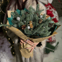 Букет с нобилисом и новогодними украшениями