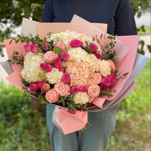Букет «Андре» из роз и гвоздик