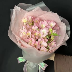 Букет из 7 альстромерий розовой