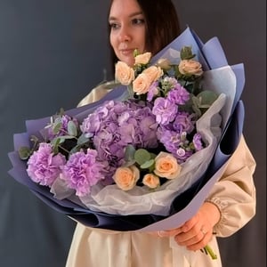 Авторский букет "Закат в Провансе" из гвоздик и роз