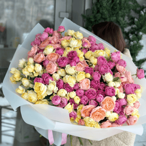 Букет из кустовых роз