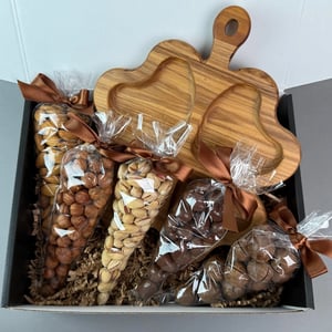 Подарочный набор с орешками и менажницей