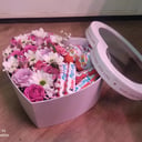 Подарочный набор «Цветочная композиция "Сладкое сердце"» из роз и хризантем