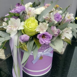 Композиция «Туманный Альбион» из роз и эустом