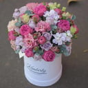 Шляпная коробка с цветами «Лондон» из роз и эустом