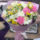 Букет «Радуга чувст» из эустом и гвоздик