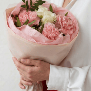 Мини букет комплимент из гвоздик и роз