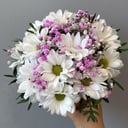 Композиция «Хризантема с гипсофилой в стакане»