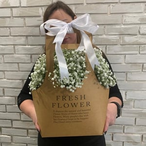 Коробка с цветами «Гипсофила белая в сумочке»