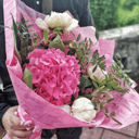 Букет из гортензии, пионов и орхидей