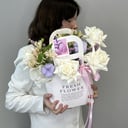 Коробка с цветами «Зефир букет с розами плайя бланка» из альстромерий