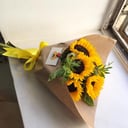 Букет «Подсолнухи с зеленью»