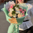 Микс-букет средний из гвоздик и роз