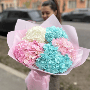 Букет из гортензий "Весна"