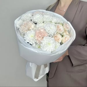 Букет Комплимент из хризантем и роз