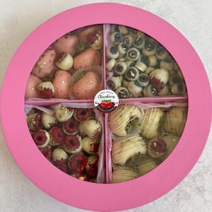 Композиция из клубники «Бокс-ассорти»