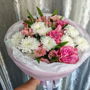 Букет «Яркий день» из роз и хризантем