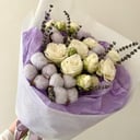 Букет «Лавандовое совершенство» из экзотических цветов и роз