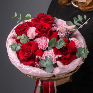 Нежность и страсть букет с розами