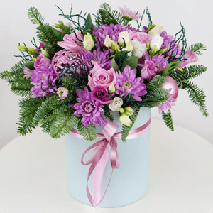 Шляпная коробка с цветами «Зимнее сияние» из роз и эустом