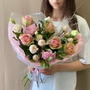 Букет из эустом и роз