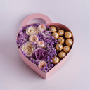 Подарочный набор «Коробочка "Сердечный комплемент"» из роз и гипсофил