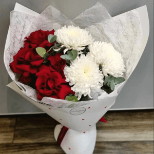 Букет «Элегантность» из роз и хризантем