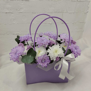 Коробка с цветами «Композиция "Лавандовые сны"» из хризантем